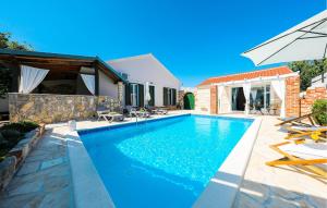 Amazing Home In Pridraga 