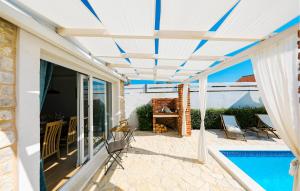 Amazing Home In Pridraga