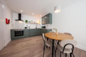 Beautiful 2 bedroom apartment close to city centre