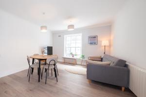 Beautiful 2 bedroom apartment close to city centre