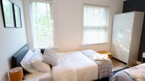 Spacious 3 Bedroom home Watford Junction