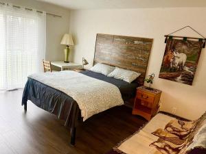 Four and half bedrooms 10 Acres of forest with trails