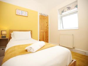 Mount Rd By N And N Stays Contractor Friendly 4 Bed House With Large Driveway, Bath