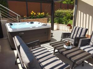 Villa Madu --- entire private villa with jacuzzi