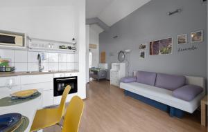 Cozy Apartment In Pirovac With Wifi