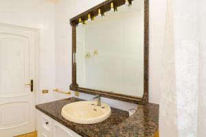 Camera Matrimoniale con Bagno in Comune