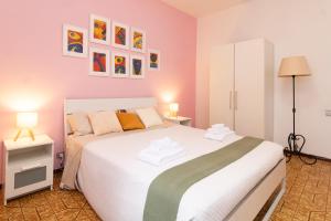 Standard Double Room with Shared Bathroom
