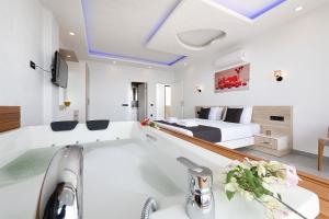 Villa Upperhouse Kalkan - Private Sea View Villa - Heated Indoor Pool - Kalkan