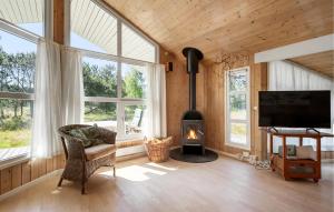 Stunning Home In Strandby With Wifi