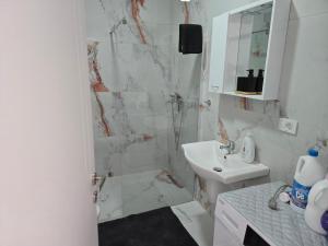 U laguny 612, Shëngjin Albánie