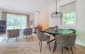 2 Bedroom Awesome Home In Oosterwolde