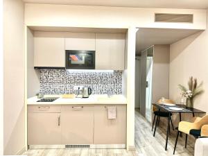 Bright Seaview Alliance Palace Apartment