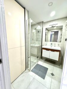 Bright Seaview Alliance Palace Apartment