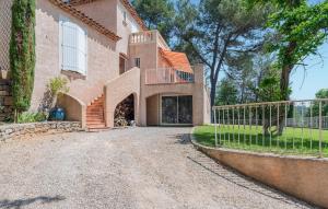 Maisons de vacances Cozy Home In Saint-Maximin-La-Sainte-Baume : photos des chambres