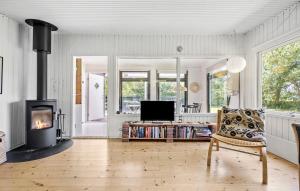 2 Bedroom Gorgeous Home In Holbæk