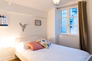 Appartements Duplex sur cour, Rue Caponiere : photos des chambres
