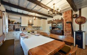 Nice Home In Vrbovec With Kitchen