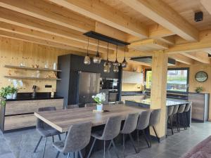 Maisons de vacances Aux melezes de Xavier GITE 4 etoiles : Maison 4 Chambres