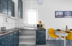 1 Bedroom Awesome Apartment In Pirovac