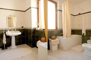 Family Apartment, 3 Balconies & Central Location, Gioiosa Marea, Fichi dIndia by Ideal Sicily