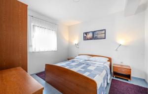 Nice Apartment In Pirovac With Kitchen