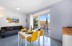 Nice Apartment In Pirovac With Kitchen