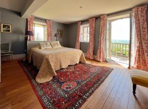 Maisons de vacances Les chambres d-Hotes du Chateau de Vaulx : Chambre Quadruple Supérieure 