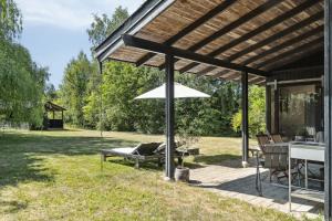 Quiet Days In Original 60S Summer House