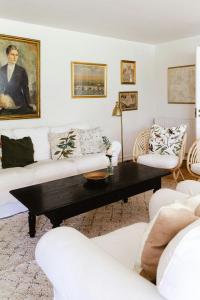 Stay In Fishers House In Forest By Lake