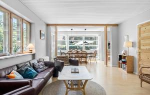 Lovely Home In Væggerløse With Wifi