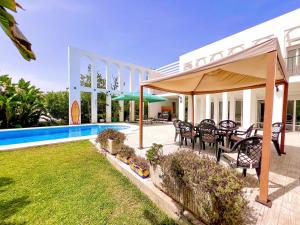 Villa Malibú cerca de Puerto Banús por Douvlecom