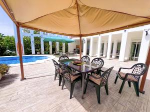 Villa Malibú cerca de Puerto Banús por Douvlecom