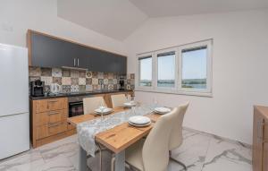 2 Bedroom Stunning Apartment In Turanj 