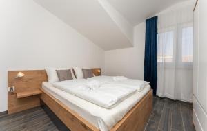 2 Bedroom Stunning Apartment In Turanj 