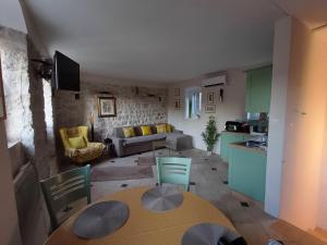 Old Town Mattarelli with Balcony and Street View