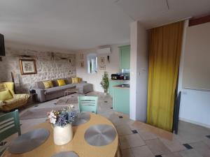 Old Town Mattarelli with Balcony and Street View