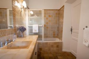 Lodges Chateau les Crostes : photos des chambres