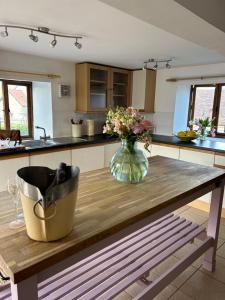 The Dizzy Duck Stable Barn