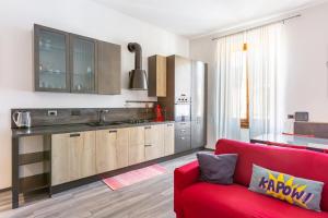 GuestHost - Lights, Camera, Action! - Florence Apt