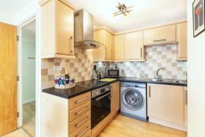 Stylish Two-Bedroom Flat in Marylebone