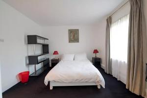 Spacious 2-bedroom Townhouse with Garden & Patio