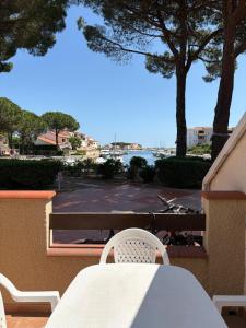 Appart en RDC avec grandre terrasse sur la Marina