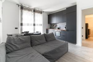 GuestHost - Bonola M1 Balcony Apartment