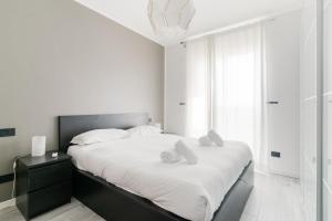 GuestHost - Bonola M1 Balcony Apartment