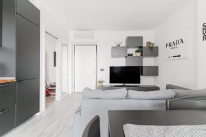 GuestHost - Bonola M1 Balcony Apartment