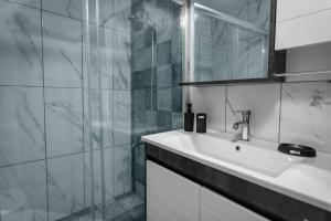 Cozy and Modern 3BR with Private Patio in Beşiktaş