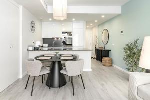 LE2E- Modern new-build flat near the beach