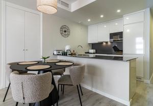 LE2E- Modern new-build flat near the beach