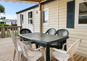 Campings Camping Les Salins de la Gardiole - Eurocamp I Homair : photos des chambres
