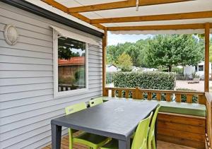 Campings Camping Les Salins de la Gardiole - Eurocamp I Homair : photos des chambres